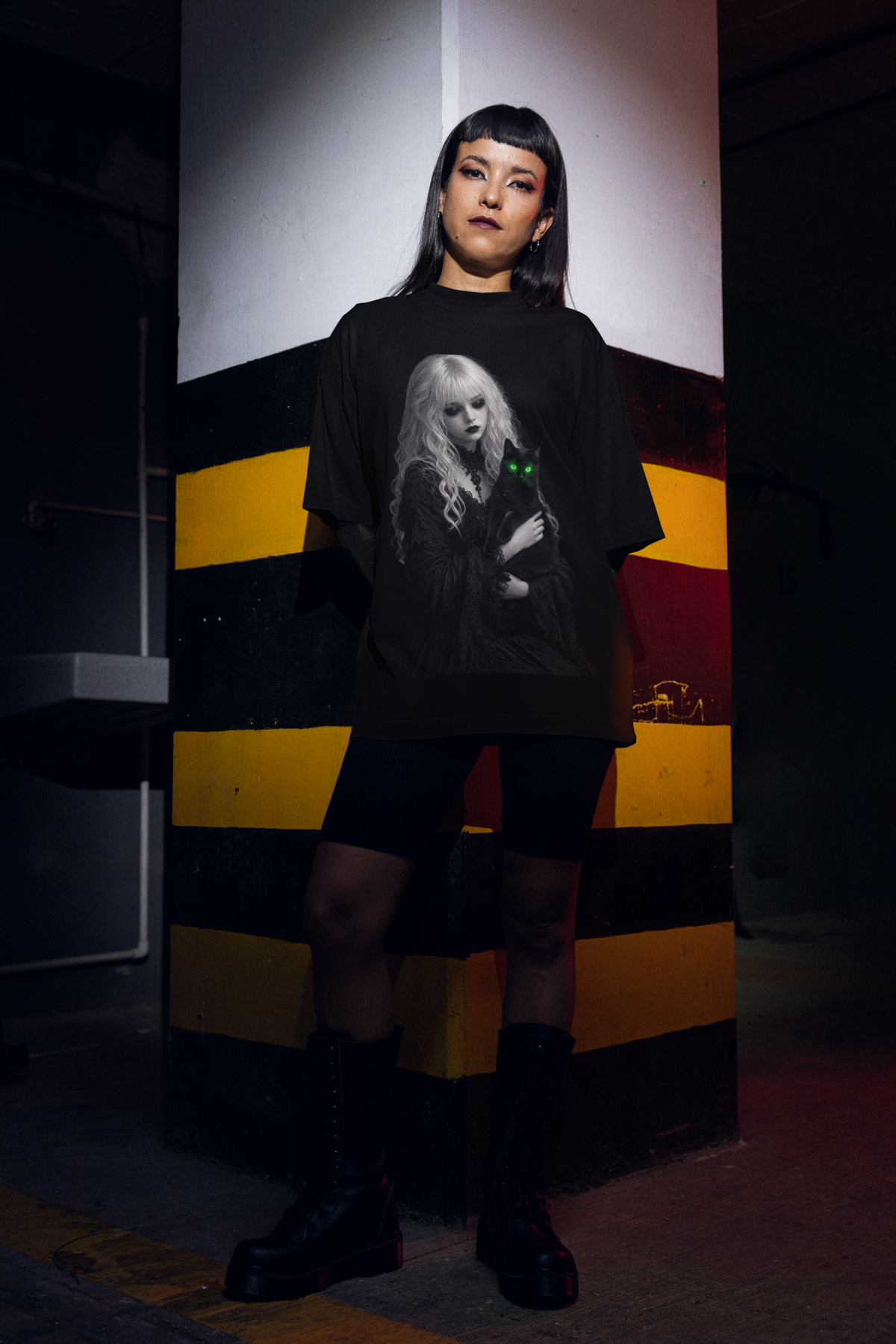 Midnight Familiar Tee Black - oversized grunge style look