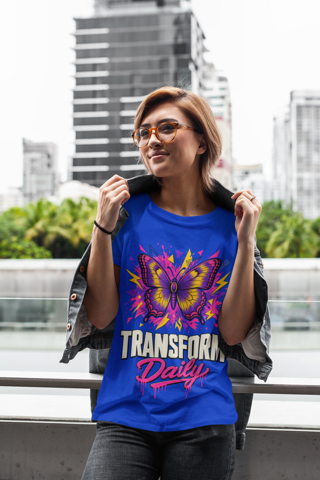 Transform Daily tee - Black, female model city street